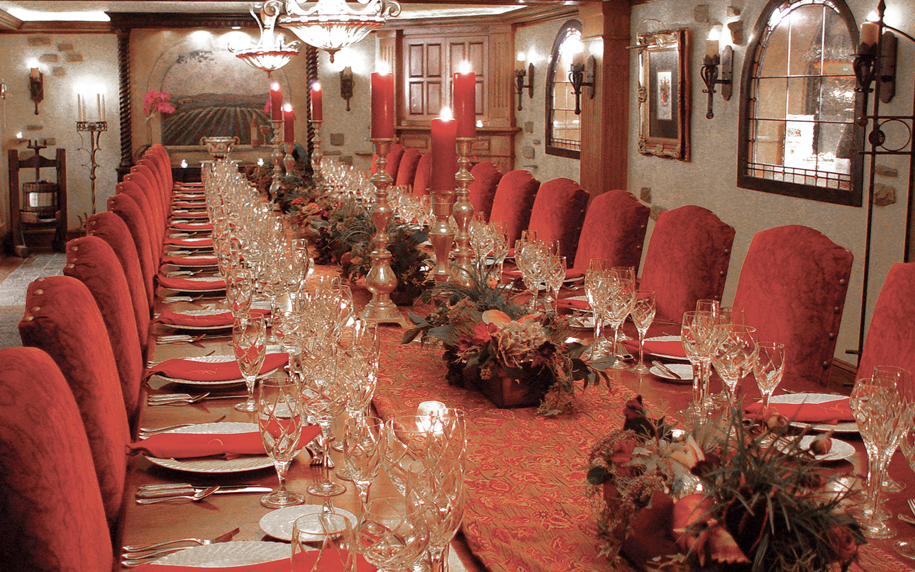 Restaurant gallery showcase